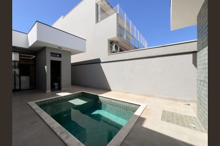 Casa de condomínio para alugar com 200m², 3 quartos e 4 vagas Casa de condomínio para alugar com 200m², 3 quartos e 4 vagasÁrea Externa