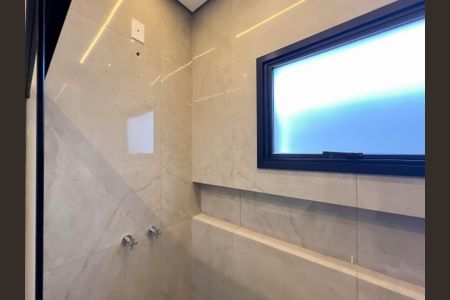 Casa de condomínio para alugar com 200m², 3 quartos e 4 vagas Casa de condomínio para alugar com 200m², 3 quartos e 4 vagasBanheiro da Suíte 3