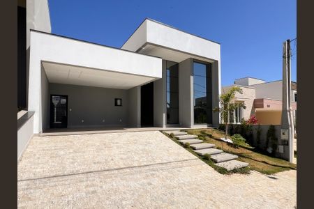 Casa de condomínio para alugar com 200m², 3 quartos e 4 vagas Casa de condomínio para alugar com 200m², 3 quartos e 4 vagasFachada