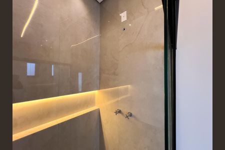 Casa de condomínio para alugar com 200m², 3 quartos e 4 vagas Casa de condomínio para alugar com 200m², 3 quartos e 4 vagasBanheiro da Suíte 2
