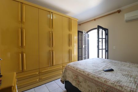 Casa à venda com 180m², 3 quartos e 2 vagasSuíte