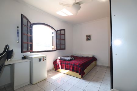 Casa à venda com 180m², 3 quartos e 2 vagasQuarto 2