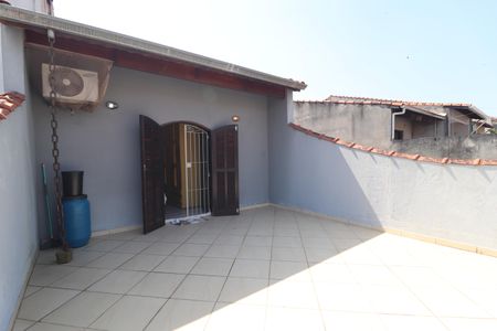 Casa à venda com 180m², 3 quartos e 2 vagasVaranda Suíte