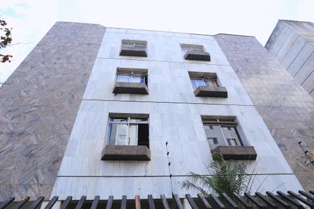 Apartamento à venda com 96m², 3 quartos e 1 vaga Apartamento à venda com 96m², 3 quartos e 1 vagaFachada