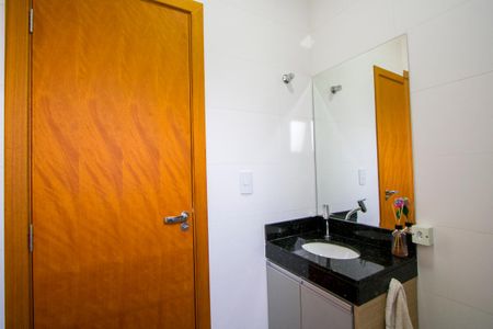 Apartamento à venda com 110m², 2 quartos e 2 vagas Apartamento à venda com 110m², 2 quartos e 2 vagasBanheiro social