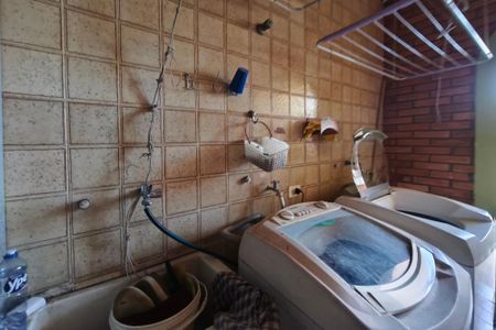 Casa à venda com 500m², 5 quartos e 6 vagas Casa à venda com 500m², 5 quartos e 6 vagasÁrea de Serviço