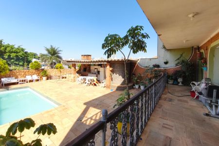 Casa à venda com 500m², 5 quartos e 6 vagas Casa à venda com 500m², 5 quartos e 6 vagasQuintal