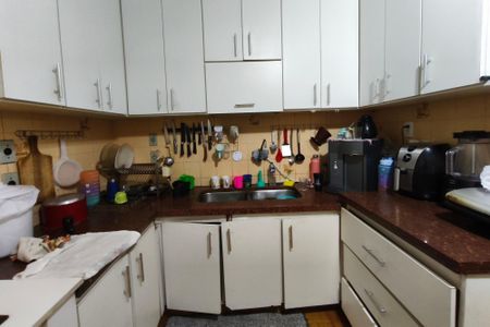 Casa à venda com 500m², 5 quartos e 6 vagas Casa à venda com 500m², 5 quartos e 6 vagasCozinha