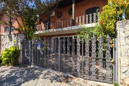 Casa à venda com 500m², 5 quartos e 6 vagas Casa à venda com 500m², 5 quartos e 6 vagasFachada