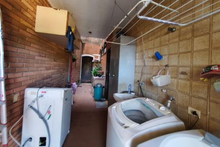 Casa à venda com 500m², 5 quartos e 6 vagas Casa à venda com 500m², 5 quartos e 6 vagasÁrea de Serviço