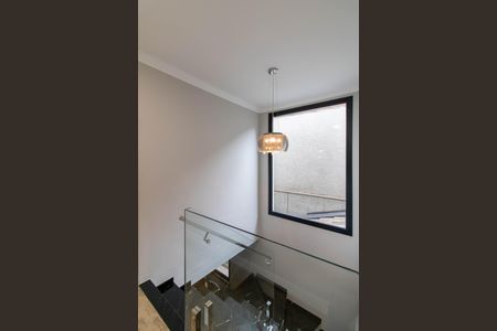 Casa à venda com 150m², 4 quartos e 4 vagas Casa à venda com 150m², 4 quartos e 4 vagasEscada