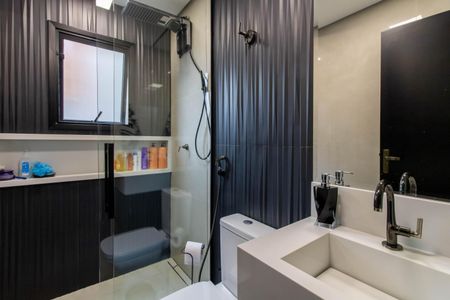 Casa à venda com 150m², 4 quartos e 4 vagas Casa à venda com 150m², 4 quartos e 4 vagasBanheiro