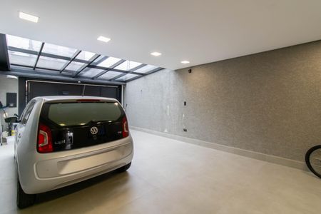 Casa à venda com 150m², 4 quartos e 4 vagas Casa à venda com 150m², 4 quartos e 4 vagasGaragem
