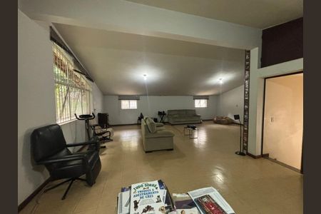 Casa à venda com 600m², 5 quartos e 10 vagasSalão ou Sótão