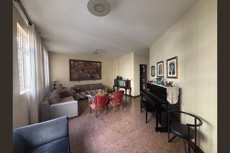 Casa à venda com 600m², 5 quartos e 10 vagasSala de estar