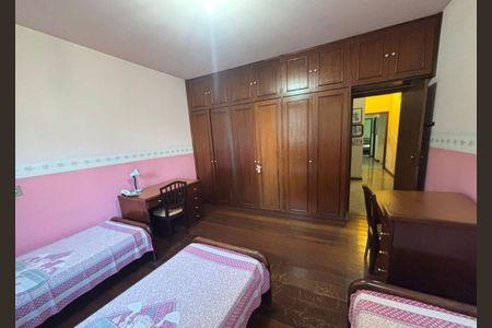 Casa à venda com 600m², 5 quartos e 10 vagasPrimeiro Quarto