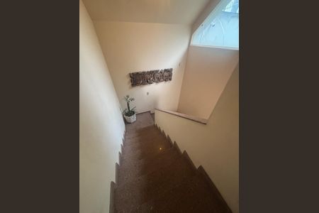 Casa à venda com 600m², 5 quartos e 10 vagasescada interna