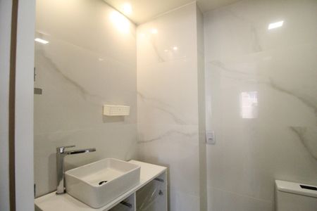 Apartamento à venda com 82m², 3 quartos e 1 vagaBanheiro da suíte 