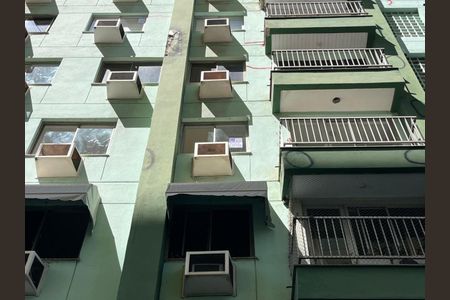 Apartamento à venda com 74m², 2 quartos e 1 vaga Apartamento à venda com 74m², 2 quartos e 1 vagaPlaca