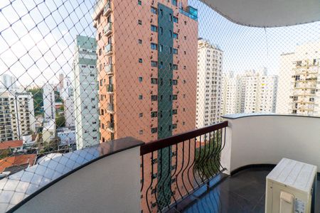 Sacada da Sala de apartamento para alugar com 4 quartos, 115m² em Vila Clementino, São Paulo