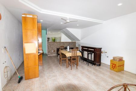 Sala de casa de condomínio para alugar com 5 quartos, 333m² em Vargem Grande, Rio de Janeiro