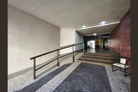 Apartamento à venda com 65m², 2 quartos e 1 vaga Apartamento à venda com 65m², 2 quartos e 1 vagaFachada e portaria