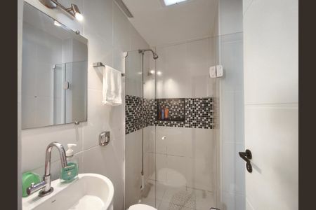 Apartamento à venda com 65m², 2 quartos e 1 vaga Apartamento à venda com 65m², 2 quartos e 1 vagaBanheiro