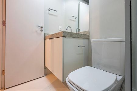 Banheiro de kitnet/studio à venda com 1 quarto, 28m² em Sumaré, São Paulo