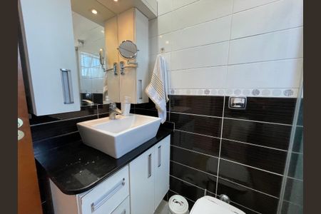 Casa à venda com 182m², 3 quartos e 3 vagasBanheiro da Suíte