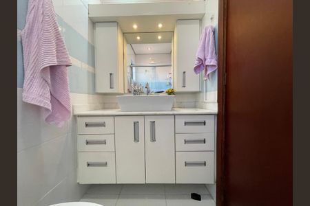 Casa à venda com 182m², 3 quartos e 3 vagasBanheiro Social