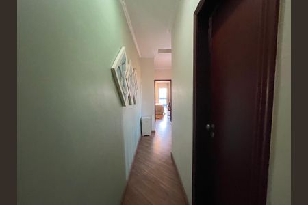 Casa à venda com 182m², 3 quartos e 3 vagasCorredor