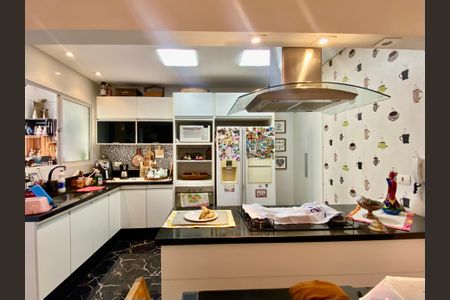 Apartamento para alugar com 135m², 3 quartos e sem vaga Apartamento para alugar com 135m², 3 quartos e sem vagaCozinha