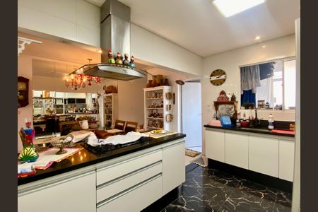 Apartamento para alugar com 135m², 3 quartos e sem vaga Apartamento para alugar com 135m², 3 quartos e sem vagaCozinha