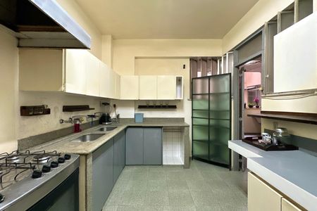 Apartamento à venda com 241m², 4 quartos e 1 vagaCozinha