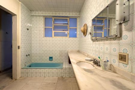 Apartamento à venda com 241m², 4 quartos e 1 vagaBanheiro Social