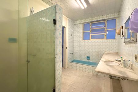 Apartamento à venda com 241m², 4 quartos e 1 vagaBanheiro Social