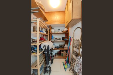 Apartamento à venda com 104m², 3 quartos e 2 vagas Apartamento à venda com 104m², 3 quartos e 2 vagasQuarto de Serviço