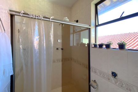 Casa à venda com 361m², 5 quartos e 8 vagas Casa à venda com 361m², 5 quartos e 8 vagasBanheiro Social