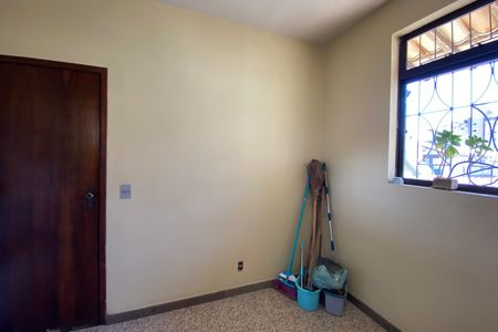 Casa à venda com 361m², 5 quartos e 8 vagas Casa à venda com 361m², 5 quartos e 8 vagasQuarto de serviço