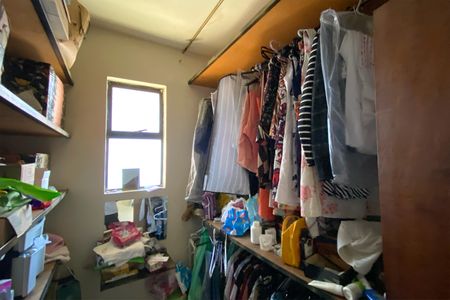 Casa à venda com 361m², 5 quartos e 8 vagas Casa à venda com 361m², 5 quartos e 8 vagasCloset da Suíte