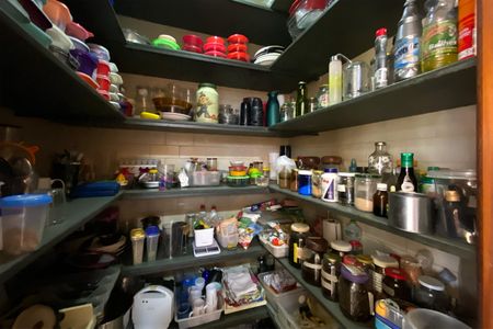 Casa à venda com 361m², 5 quartos e 8 vagas Casa à venda com 361m², 5 quartos e 8 vagasDispensa