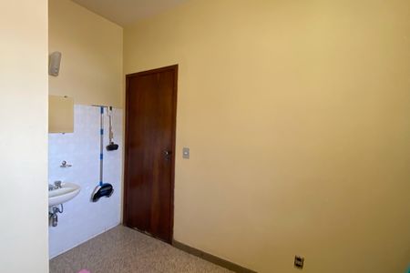 Casa à venda com 361m², 5 quartos e 8 vagas Casa à venda com 361m², 5 quartos e 8 vagasQuarto de serviço