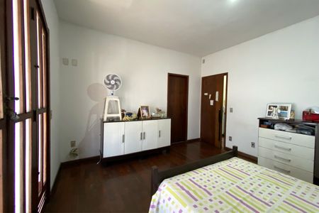 Casa à venda com 361m², 5 quartos e 8 vagas Casa à venda com 361m², 5 quartos e 8 vagasSuíte