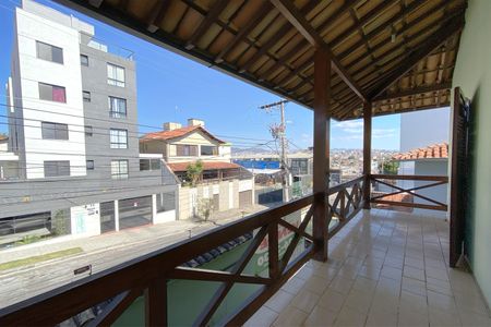 Casa à venda com 361m², 5 quartos e 8 vagas Casa à venda com 361m², 5 quartos e 8 vagasVaranda dos Quartos