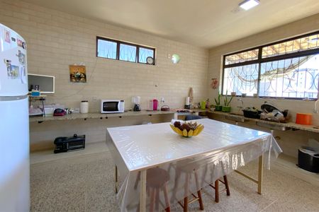 Casa à venda com 361m², 5 quartos e 8 vagas Casa à venda com 361m², 5 quartos e 8 vagasCozinha