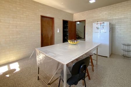 Casa à venda com 361m², 5 quartos e 8 vagas Casa à venda com 361m², 5 quartos e 8 vagasCozinha