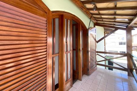 Casa à venda com 361m², 5 quartos e 8 vagas Casa à venda com 361m², 5 quartos e 8 vagasVaranda da Suíte