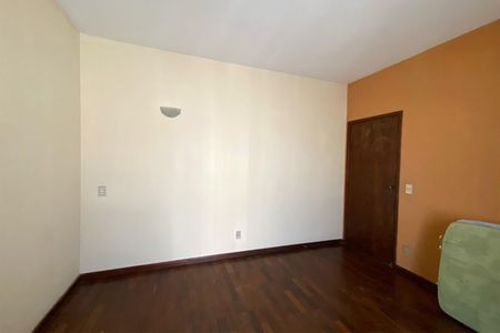 Casa à venda com 361m², 5 quartos e 8 vagas Casa à venda com 361m², 5 quartos e 8 vagasQuarto 2