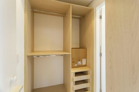 Apartamento à venda com 70m², 2 quartos e 1 vaga Apartamento à venda com 70m², 2 quartos e 1 vagaCloset da Suíte 1