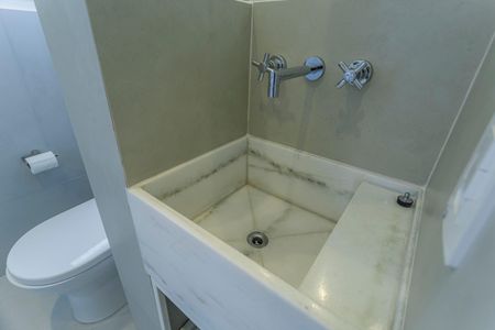 Apartamento à venda com 70m², 2 quartos e 1 vaga Apartamento à venda com 70m², 2 quartos e 1 vagaBanheiro da Suíte 1